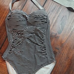 Nip Tuck Striped Black and White Womens One Piece Swimsuit Sz 6